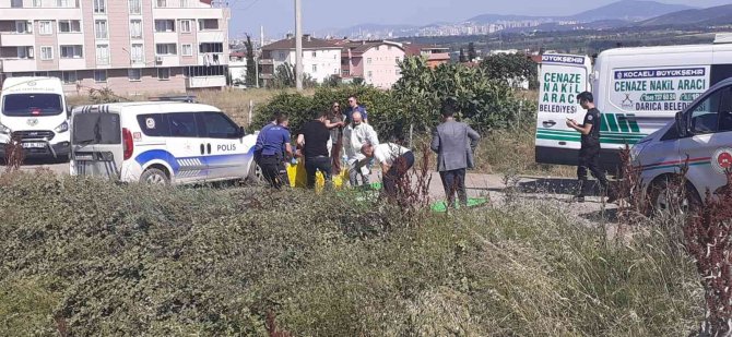 Sokak Ortasında Başından Vurulmuş Erkek Cesedi Bulundu