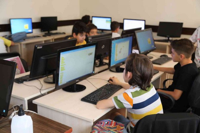 Çocukların Gözdesi Bu Yaz Da Genç Komek