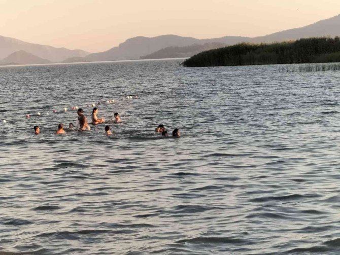 Köyceğiz’de Sıcak Hava Etkili Oluyor