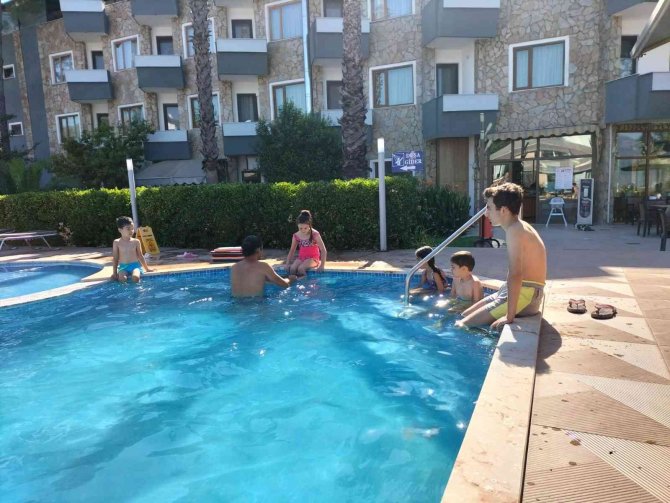 Köyceğiz’de Sıcak Hava Etkili Oluyor