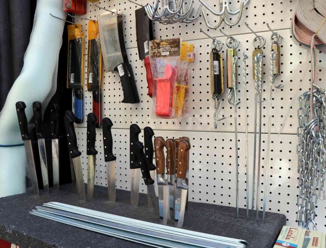 Bıçaklar Kurbana Bileniyor