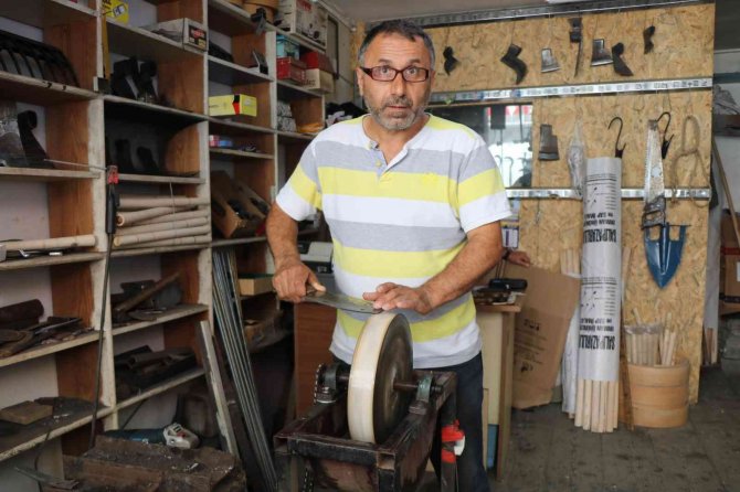 Bıçaklar Kurbana Bileniyor