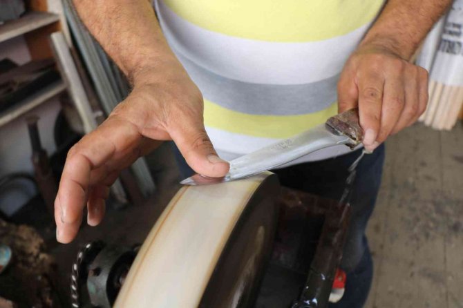 Bıçaklar Kurbana Bileniyor