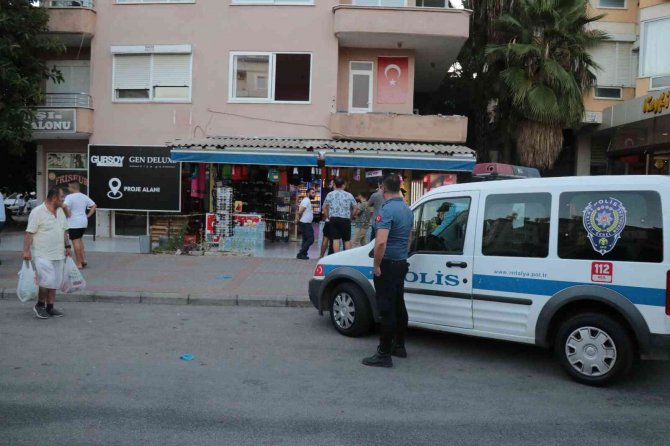 Alacağını İstediği Eski Ortağını Boğazını Kesen Zanlı Kaçarken Kasadaki Parayı Da Almış