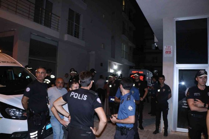 Cinnet Geçiren Şahıs Çocuğunu Ve Eşini Öldürüp İntihar Etti