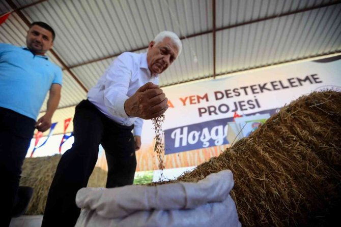 Muğla Büyükşehir’den Üreticiye 1 Milyon 300 Bin Tl Değerinde Yem Desteği