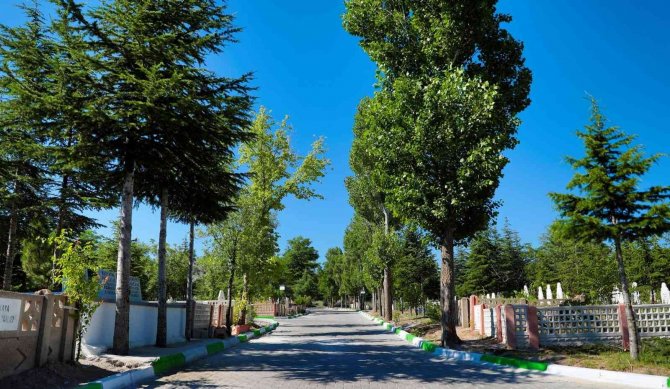 Nevşehir’de Bayram Öncesi Mezarlık Temizlikleri Başladı