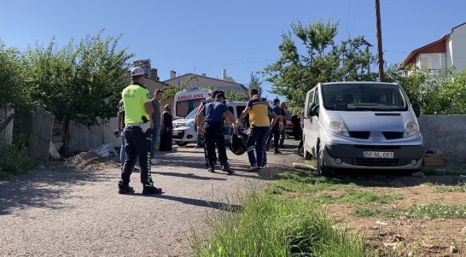 Aracıyla Geri Manevra Yaparken Hastaneye Götürmek İstediği Annesini Ezdi