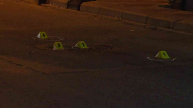 Sultanbeyli’de Taksi Durağı, Kimliği Belirsiz Kişilerce Kurşunlandı