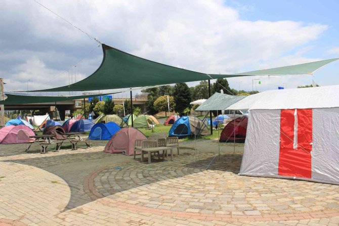 Otel Fiyatları Arttı Çadırcıların Yüzü Güldü