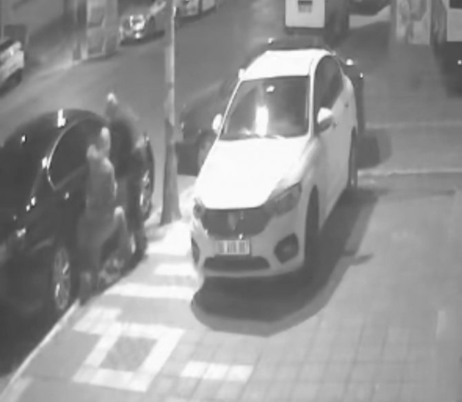 Esenyurt’ta Oto Fareleri Lüks Araçların Korkulu Rüyası Haline Geldi