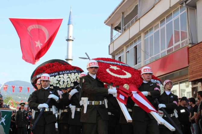 Şehidin Fotoğrafını Kız Kardeşi Taşıdı
