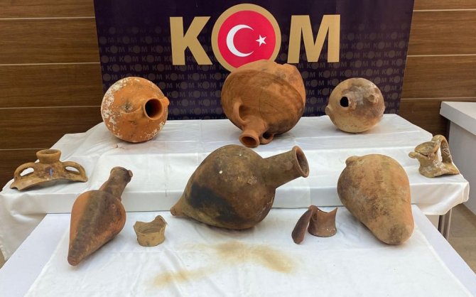 Balık Restoranına Amfora Operasyonu: 11 Tarihi Eser Ele Geçirildi