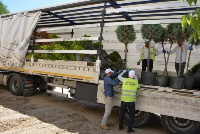 Sakarya Büyükşehir Belediyesinden Şemdinli Belediyesine Çiçek Ve Fidan Yardım