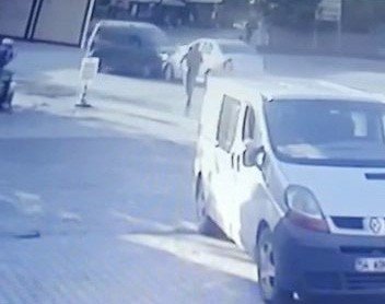 Hafifi Ticari Araç İle Otomobil Kafa Kafaya Çarpıştı: 1 Yaralı