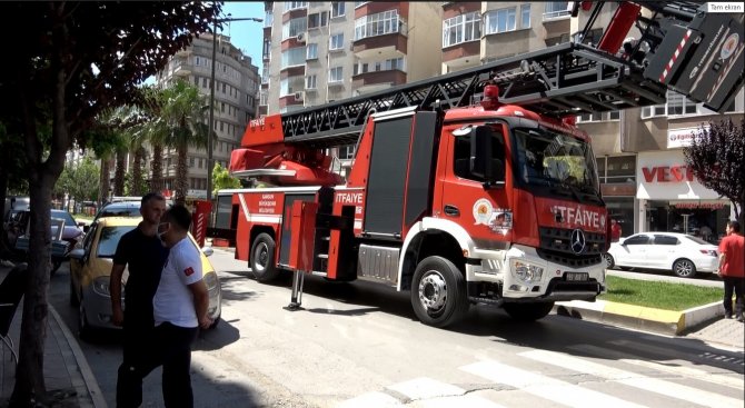 Ocakta Unutulan Yemek İtfaiyeyi Alarma Geçirdi
