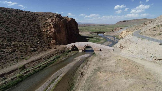 Tarihi Kelekom Köprüsü İlk Günkü Gibi Ayakta