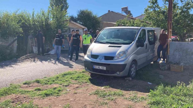 Aracıyla Geri Manevra Yaparken Hastaneye Götürmek İstediği Annesini Ezdi