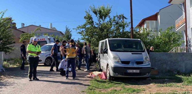 Aracıyla Geri Manevra Yaparken Hastaneye Götürmek İstediği Annesini Ezdi