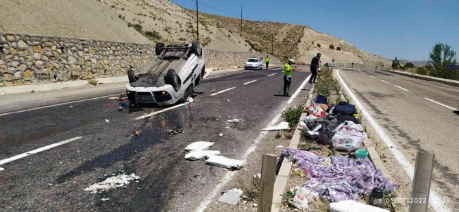 Sivas’ta Feci Kaza Hafif Ticari Takla Attı: 5 Yaralı