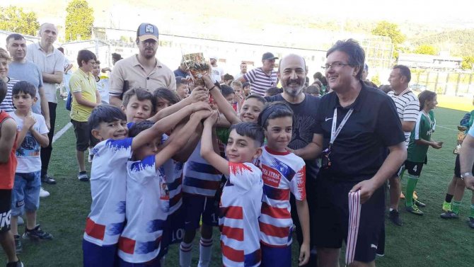 U9 Minik Kramponlar Kupası’nda Şampiyonluk Coşkusu