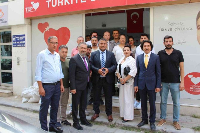 Genel Sekreter Mutlu, Yeni Üyelere Rozet Taktı