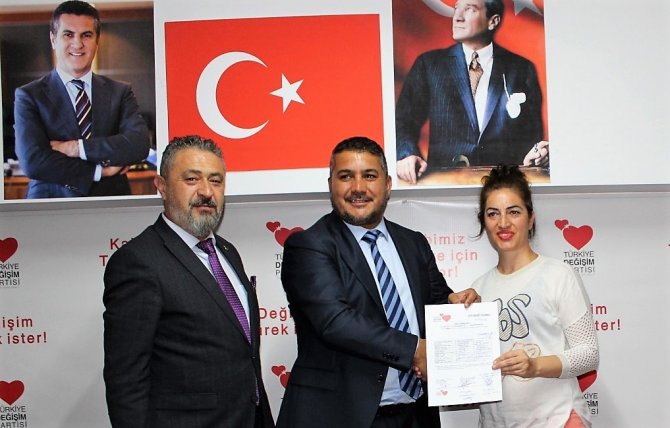 Genel Sekreter Mutlu, Yeni Üyelere Rozet Taktı