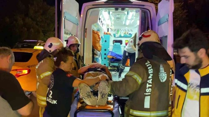 Sancaktepe’de 5 Araç Kazaya Karıştı, 2 Kişi Yaralandı