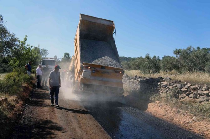 Yerkesik Dağdibi Bağlantı Yolunda Asfaltlama Çalışması