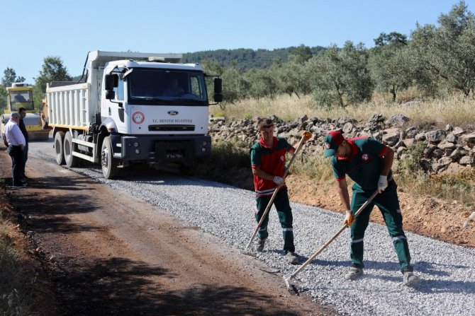 Yerkesik Dağdibi Bağlantı Yolunda Asfaltlama Çalışması