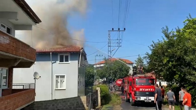 Çatıda Çıkan Yangın Korkuttu