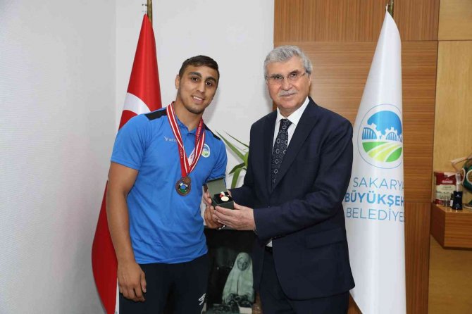 Sakarya Büyükşehir’den Gurur Tablosu