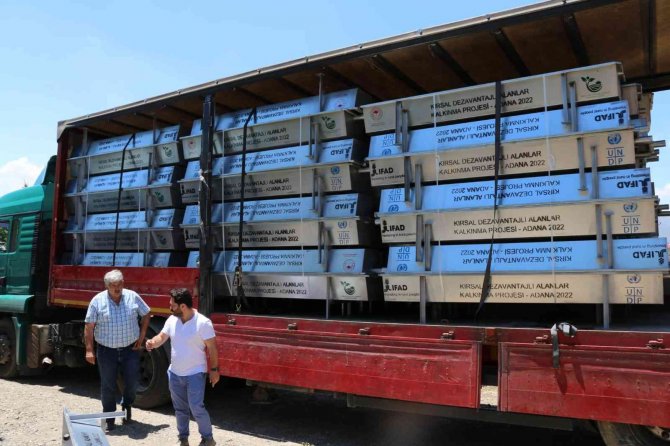 Kırsalda Meralar İçin Sıvat Dağıtımı Yapıldı