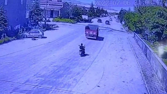 Sanayide Çalışan Küçük Çocuk Motosikletiyle Otomobilin Altında Kaldı