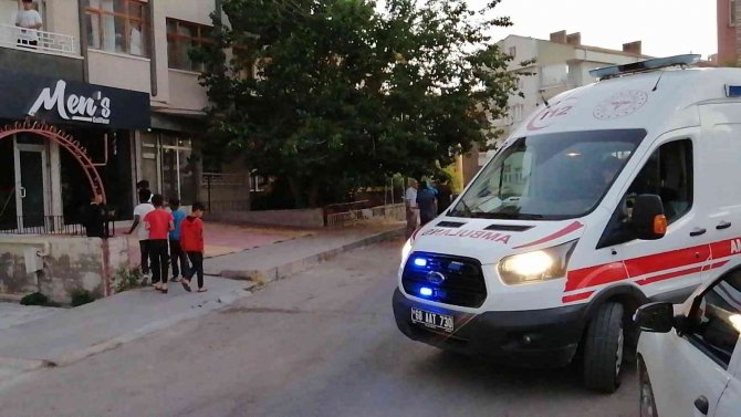 İ̇ki Arkadaşın Bıçaklı Kavgası Kanlı Bitti: 1 Yaralı