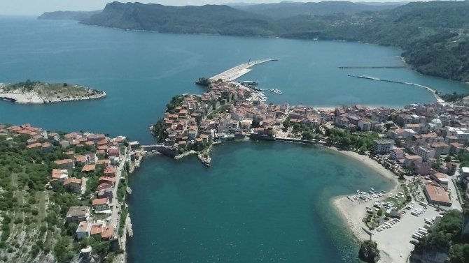 Tarihi Ve Turistik İlçe Amasra Bayrama Hazır