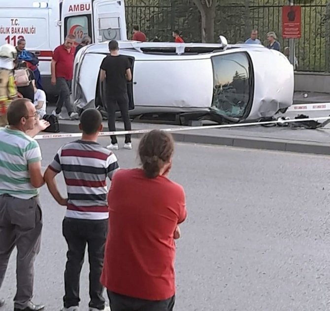 Ankara’da Otomobil Otobüs Durağına Daldı: 6 Yaralı