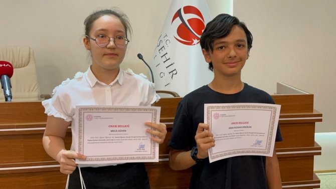 Lgs’de Derece Yapan Eskişehir’deki 26 Öğrenci Ödüllerini Aldı