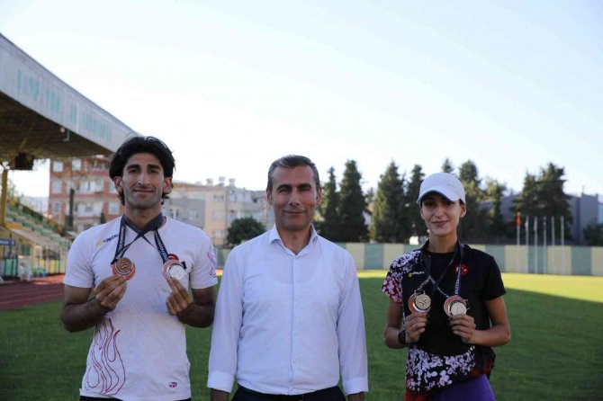 Gençlik Spor Müdürü Keleş, Şampiyon Sporcularla Bir Araya Geldi