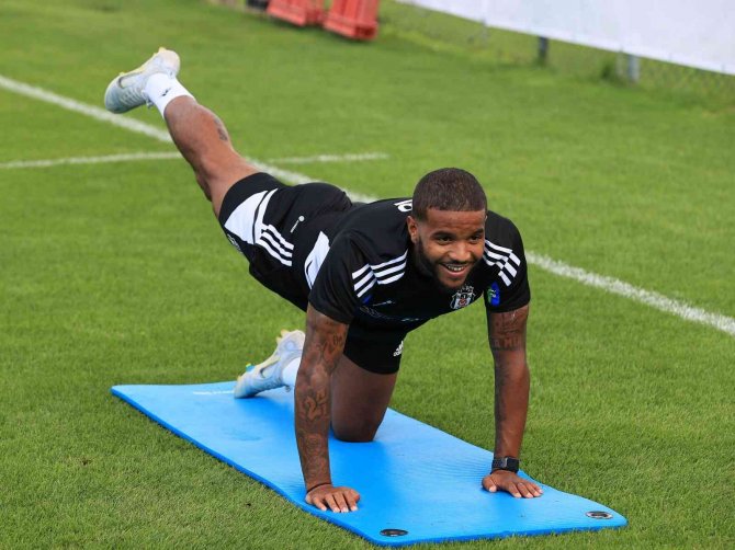 Beşiktaş Günün İlk Antrenmanını Yaptı