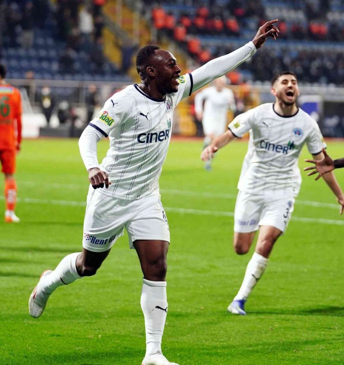 Jackson Muleka, İ̇stanbul’a Geliyor
