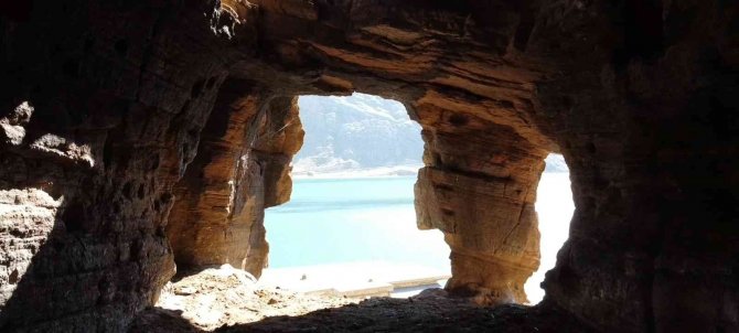 Tatvan’daki Asırlık Tarihi Mağaralar Keşfedilmeyi Bekliyor