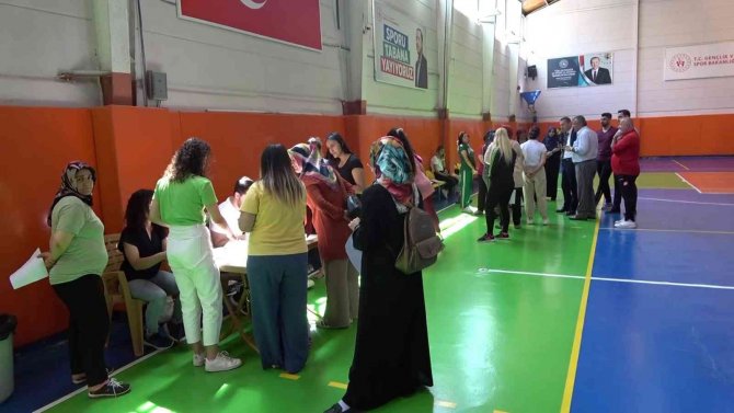 Anneler, Çocuklarıyla Birlikte Spor Yapıyor