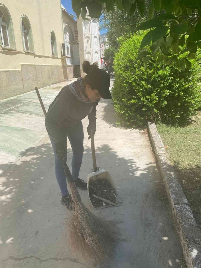 Buharkent Belediyesi Bayram Temizliğine Başladı