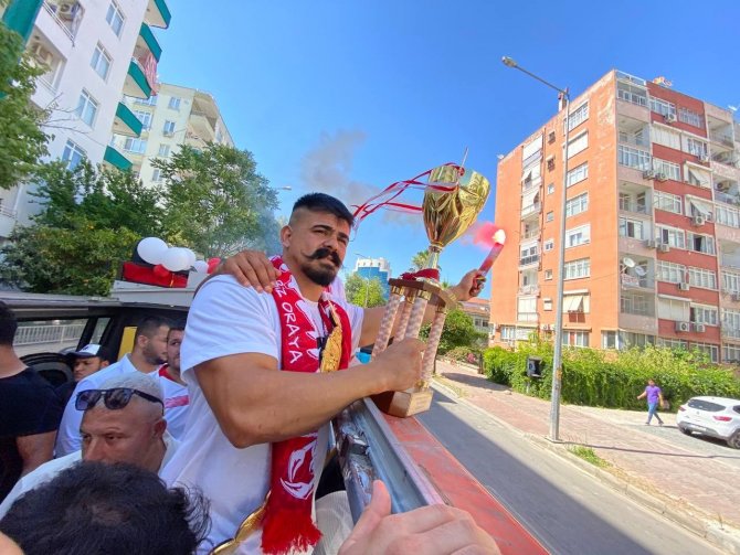 Kırkpınar’da Başpehlivanlığı Kazanan Cengizhan Şimşek, Memleketi Antalya’da Coşkuyla Karşılandı