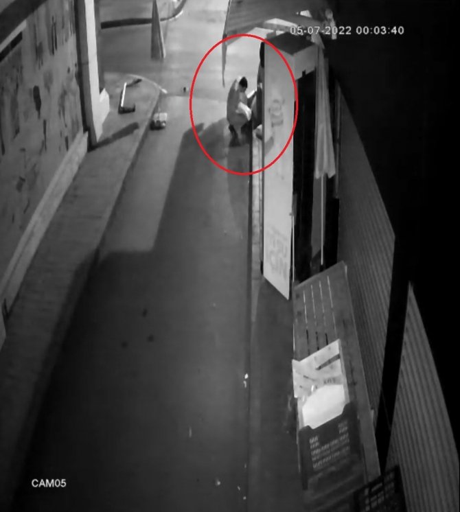 Marketten Yemek İçin Üzüm Çaldığını Söyledi, Pirinç Çalarken Kameraya Yakalandı