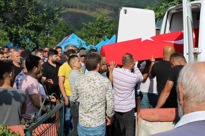 Kepçe Operatörü Okan Bayrak Son Yolculuğuna Uğurlandı