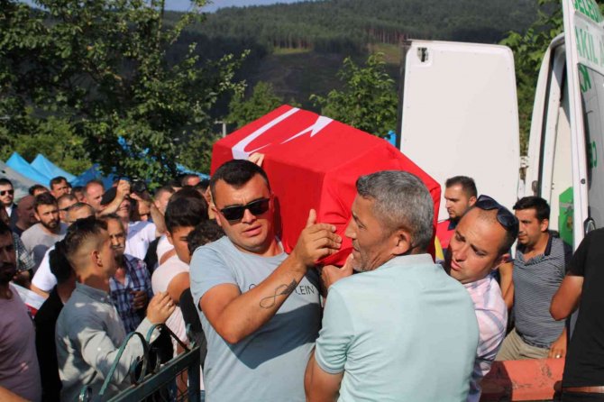 Kepçe Operatörü Okan Bayrak Son Yolculuğuna Uğurlandı