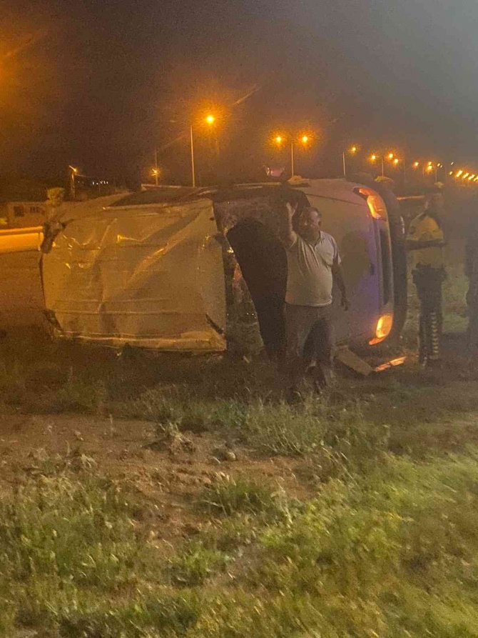 Elazığ’da Minibüs Tabelaya Çarptı: 1 Ölü, 1 Yaralı