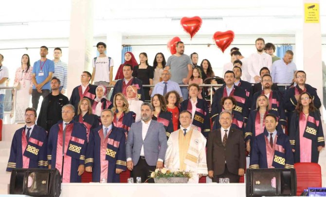 Erü Mühendislik Fakültesinde Mezuniyet Sevinci